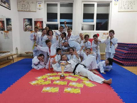 Elevii Senshu Dojo la antrenament